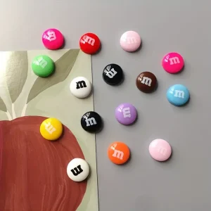 M&M cukorka hűtőmágnes színes